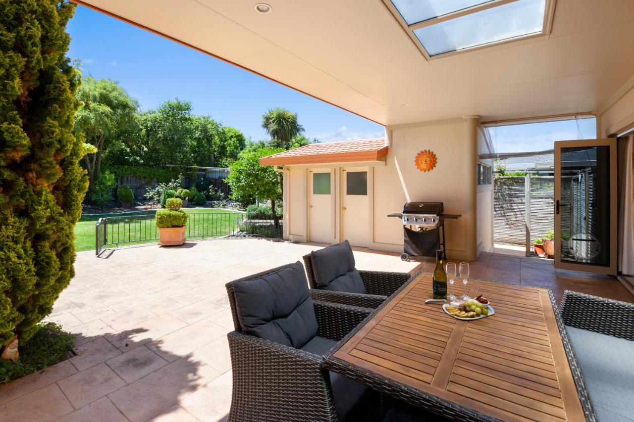 Lake View By Town Taupo Exterior photo